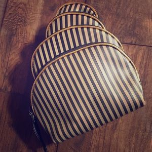 Nesting pouches/coin purse.